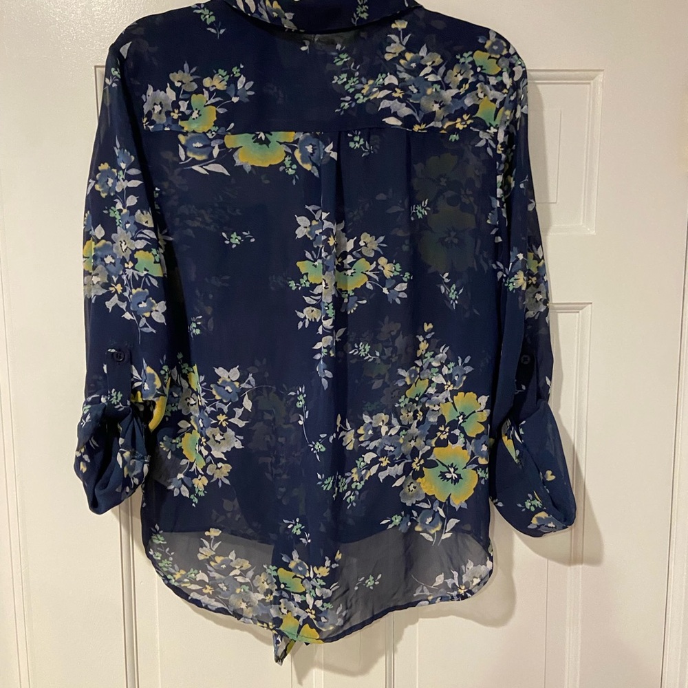 Kut from the Kloth Blue Floral Blouse – Size Medium - Picture 3 of 8